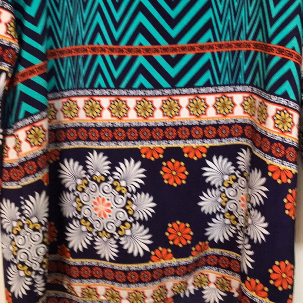 UNIQUE COLD SHOULDER TOP FROM FRANCESCA’S !ADORBS - Picture 7 of 8